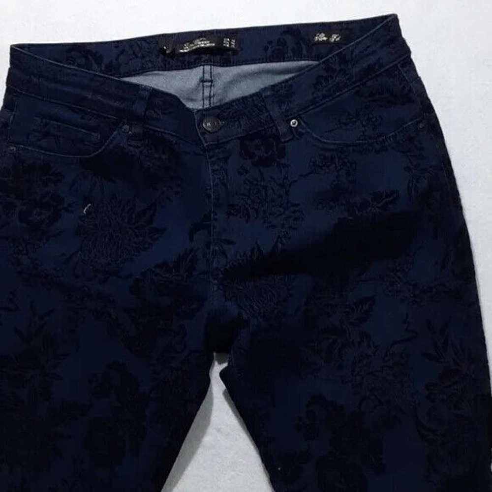 Leara Women slim fit size 6 velvet floral pattern jeans